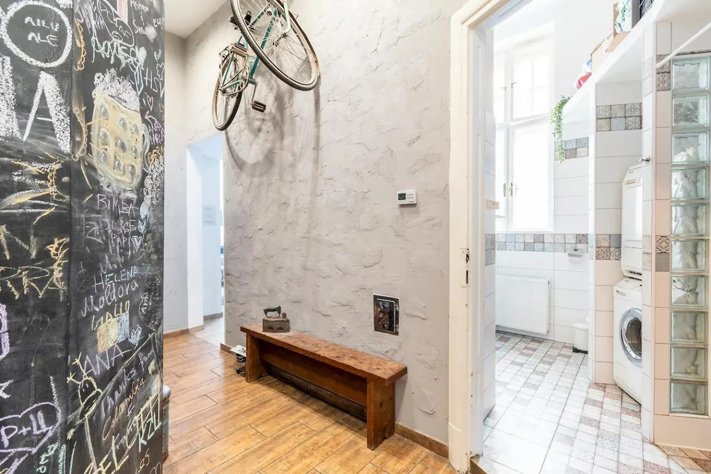 Homestay Gellerico Rooms At Deak Square Budapest