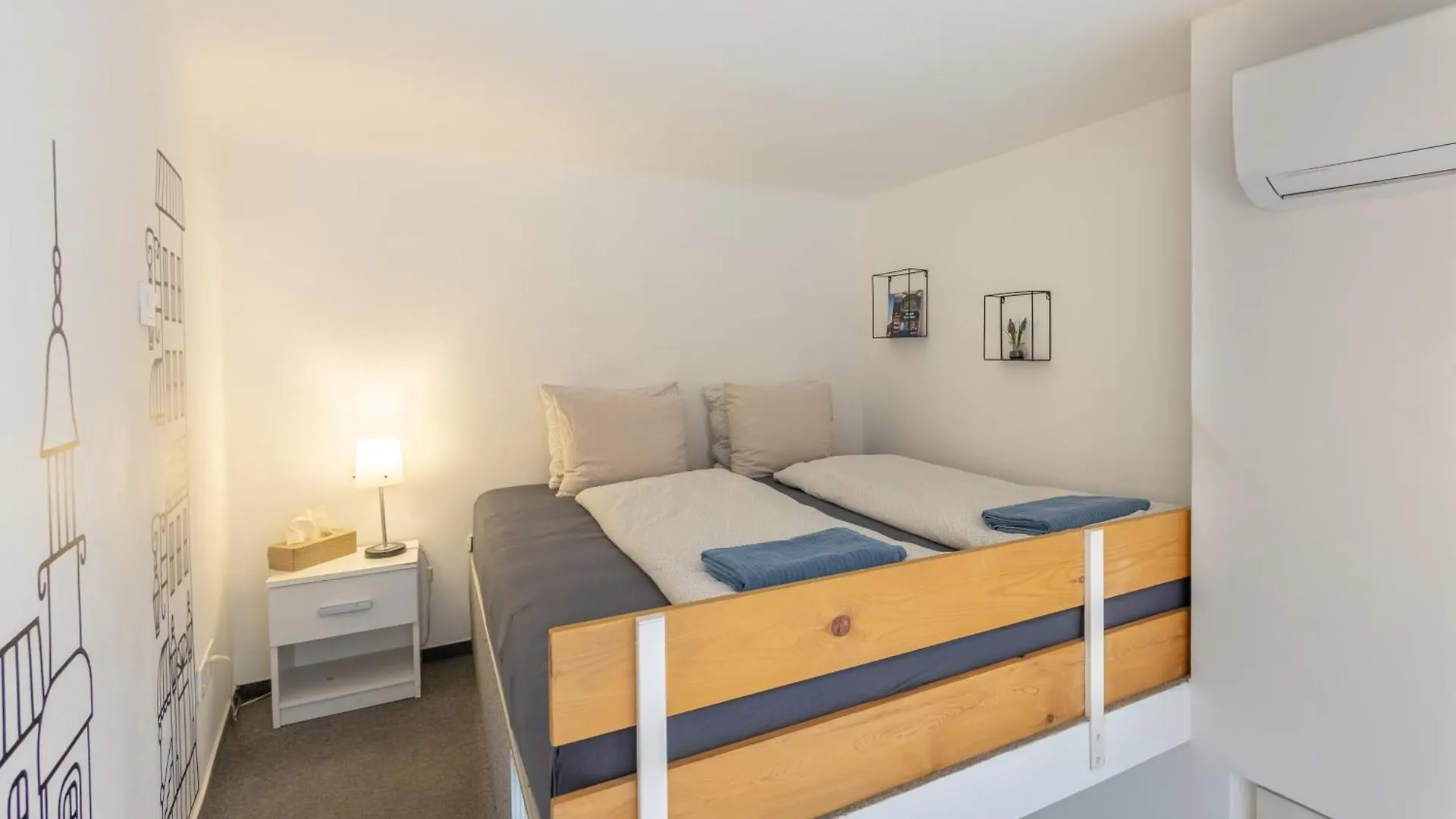 Homestay Gellerico Rooms At Deak Square Budapest