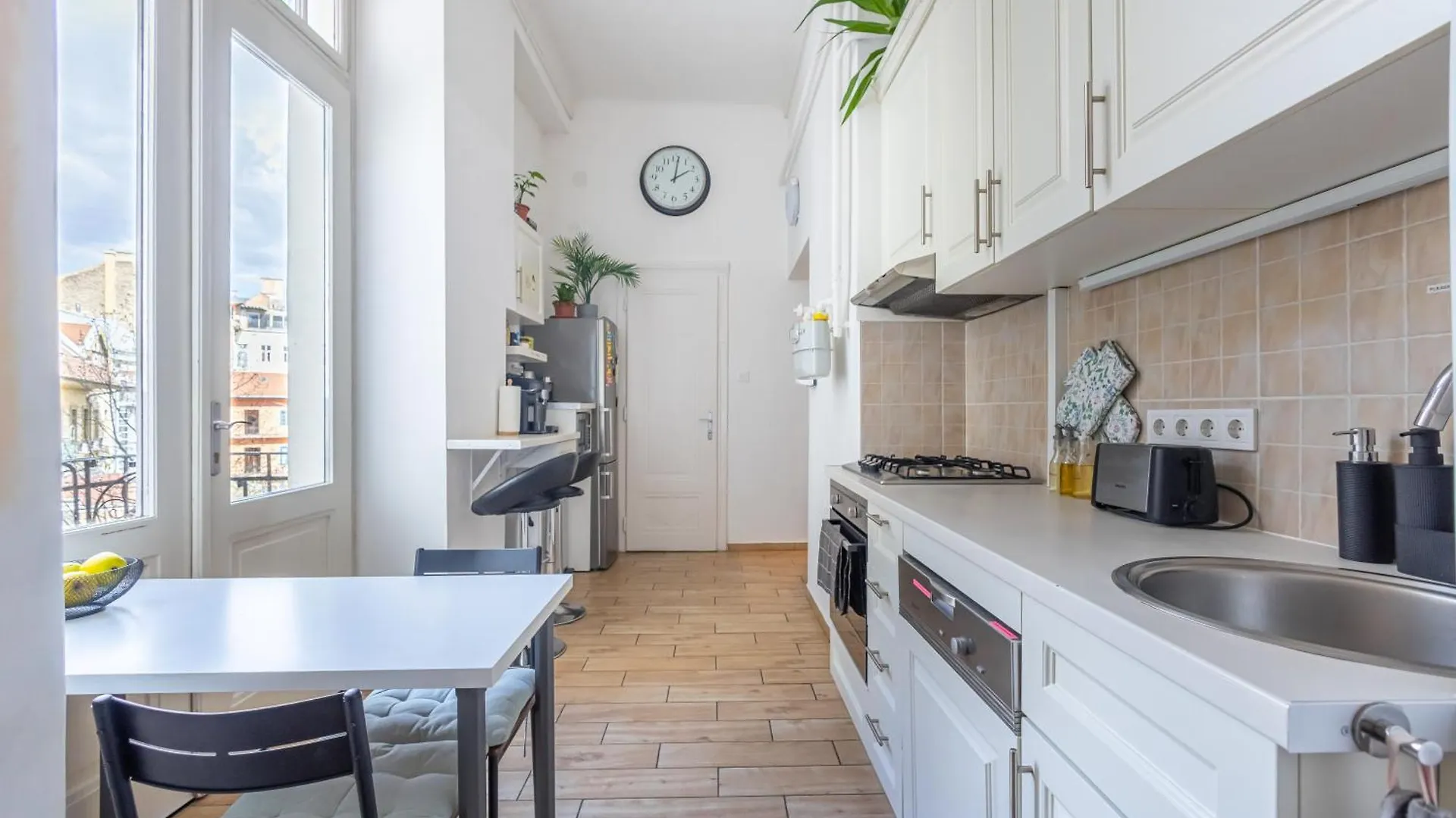 Gellerico Rooms At Deak Square Budapest Homestay
