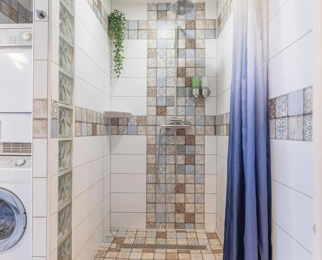 Gellerico Rooms At Deak Square Budapest Homestay