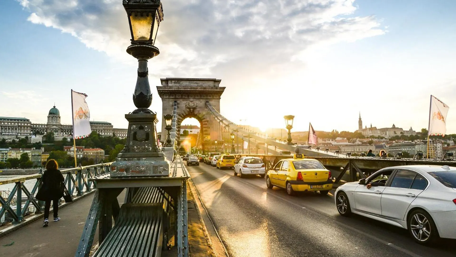 Homestay Gellerico Rooms At Deak Square Budapest