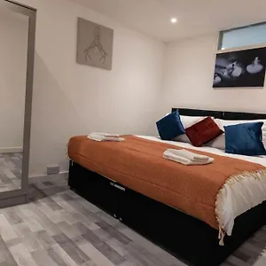 3 Bedrooms Flat -wifi-freeparking-babycot-15min To Pepys Park Apartment London
