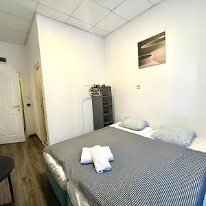 Aradi With Private Bathroom In The Centre Будапешт